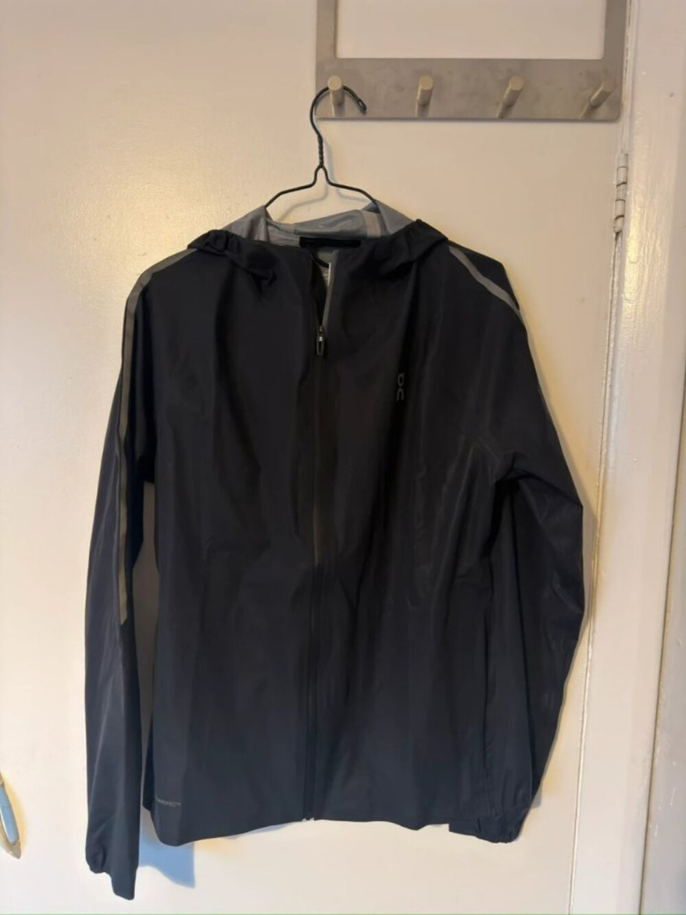 On Waterproof Performance Hooded Jacket Black Women's Size S